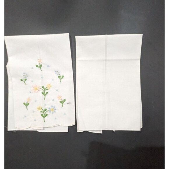 Vintage Keepsakes Bath Fashion embroidered hand towels set of 2 12 x 1 inch - Picture 5 of 6